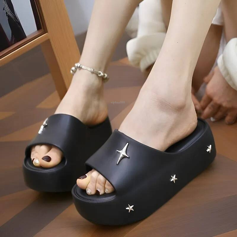 New Free Summer Fashionable Thick Soled Height Increasing Slippers Outdoor Beach Black And White Designer Women Sizes 36-40
