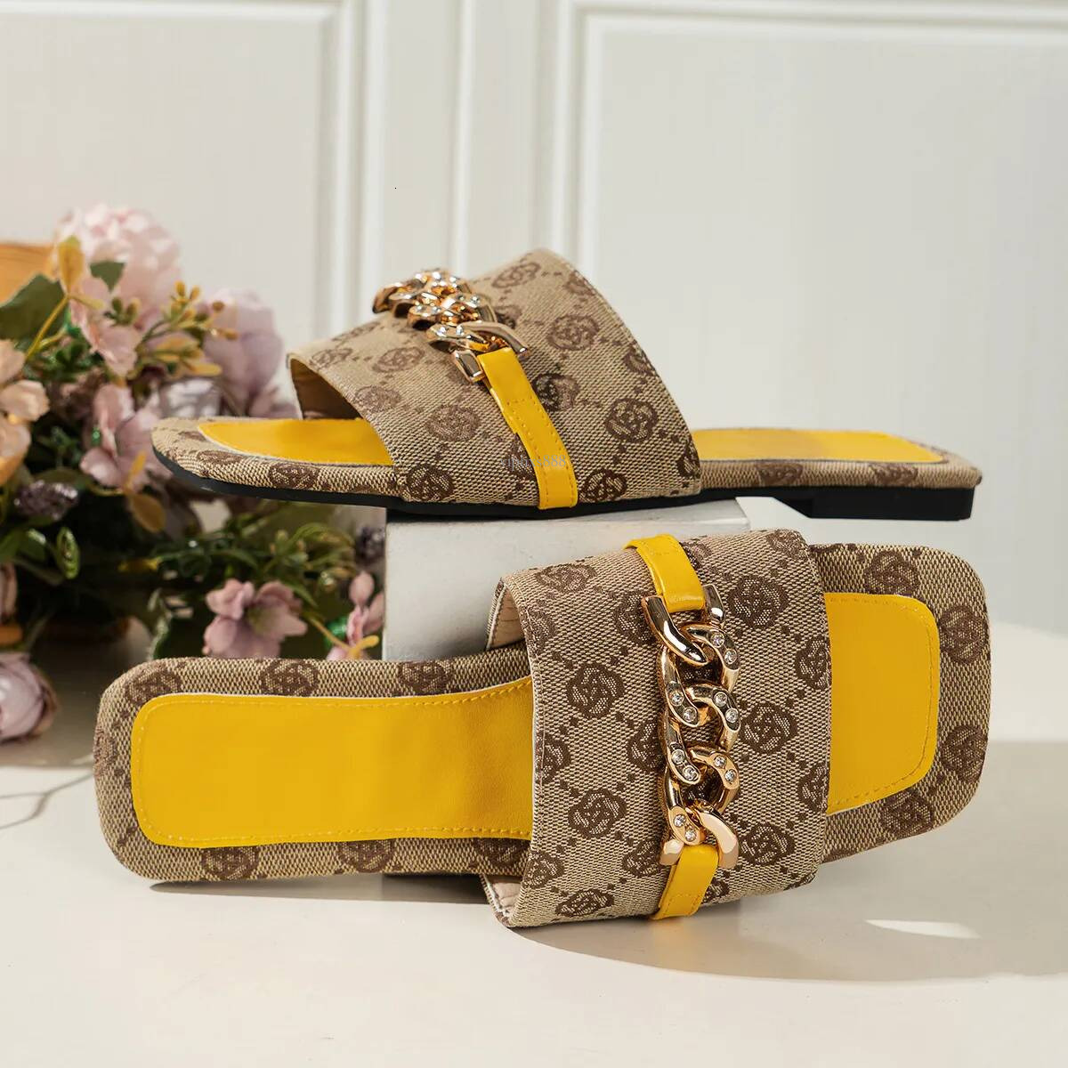 Free Shipping New Slides Outdoor Beach Designer Slippers For Woman Sandals Flat Fashion Summer Flower Embroidery Slipper Outdoor Indoor Shoes Size 36-