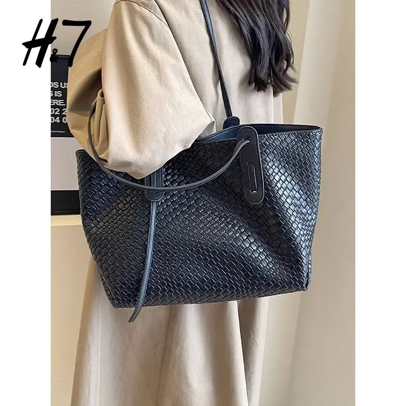 Vintage Diamond Woven Large Capacity Bag Womens Autumn and Winter Fashion Tote Bag Travel Shoulder Package Handbags 250530