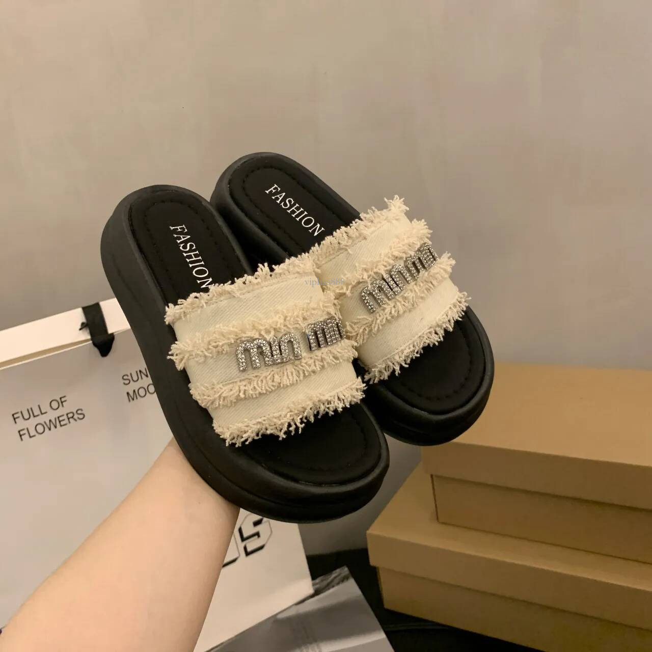 Free shipping designer Slippers Platform Outdoor beach sandals for women Silver buckle Slipper fashion Casual home flat sandals sliders slide outdoor 