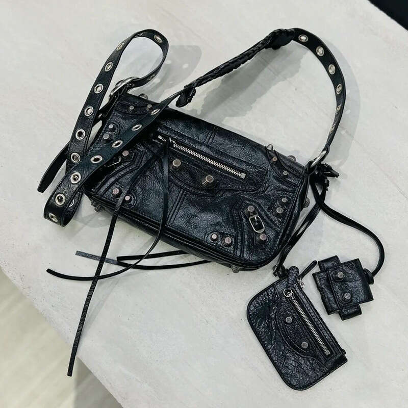 LE CAGOLE Unisex Motorcycle Winter Jay Chou Style Rivet Small Square Oil Wax Leather Crossbody Bag