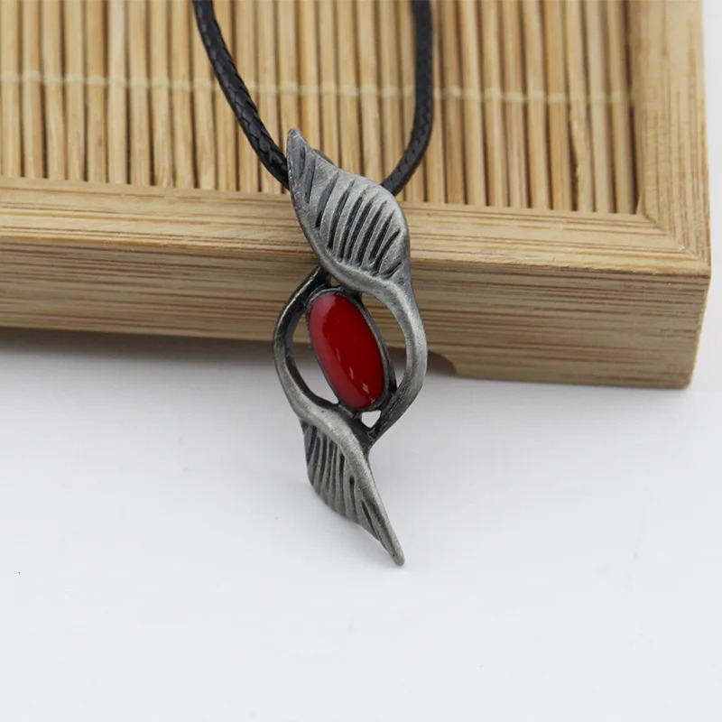 Dmc Devil May Cry 5 Dante Pendant Necklace Red Blue Gem Cosplay Necklaces Long Rope Chain Vintage Gifts for Men 250528