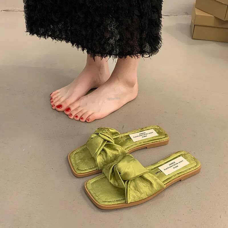 Hot Free Shipping Designer Slippers 2025 New For Womens Flat Sandals Beige Green Blue Yellow New Summer Outdoor Beach Pleated Flat Beach Slippers