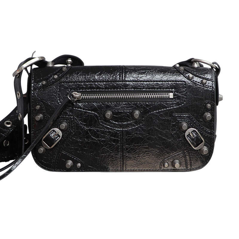 LE CAGOLE Unisex Motorcycle Winter Jay Chou Style Rivet Small Square Oil Wax Leather Crossbody Bag