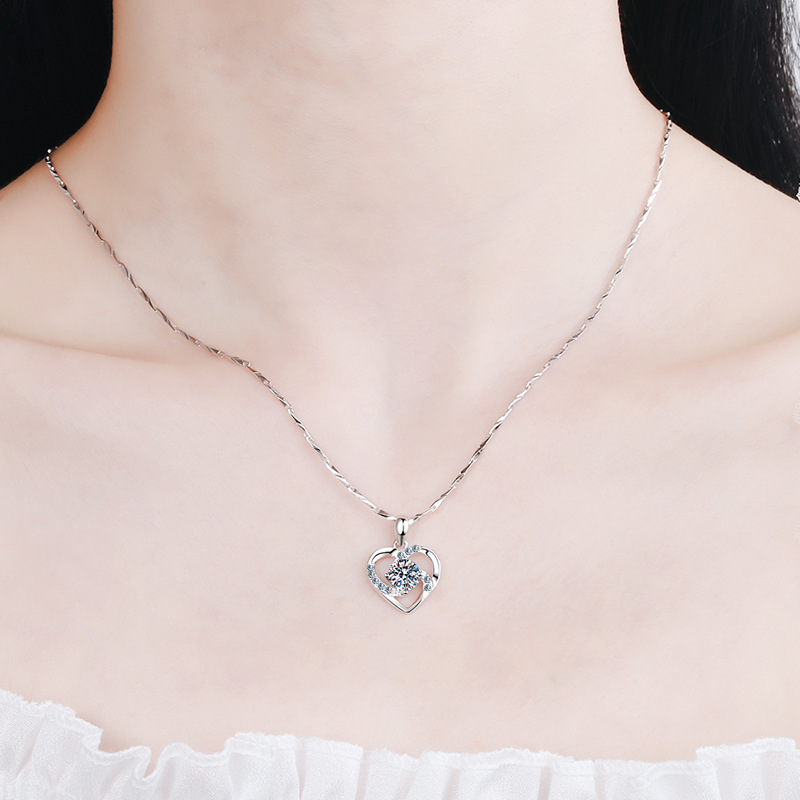 925 Sterling Silver Heart Shaped Moissanite Pendant Necklace Short Dainty Collarbone Chain Hypoallergenic Elegant Jewelry Wholesale Supply