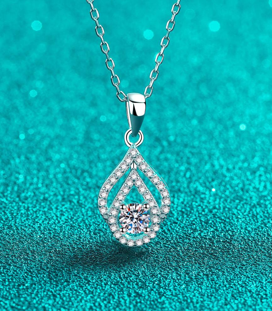 Elegant Women's Clavicle Chain Neckwear Crafted from Genuine .925 Silver Highlighting Aesthetic Drop Design