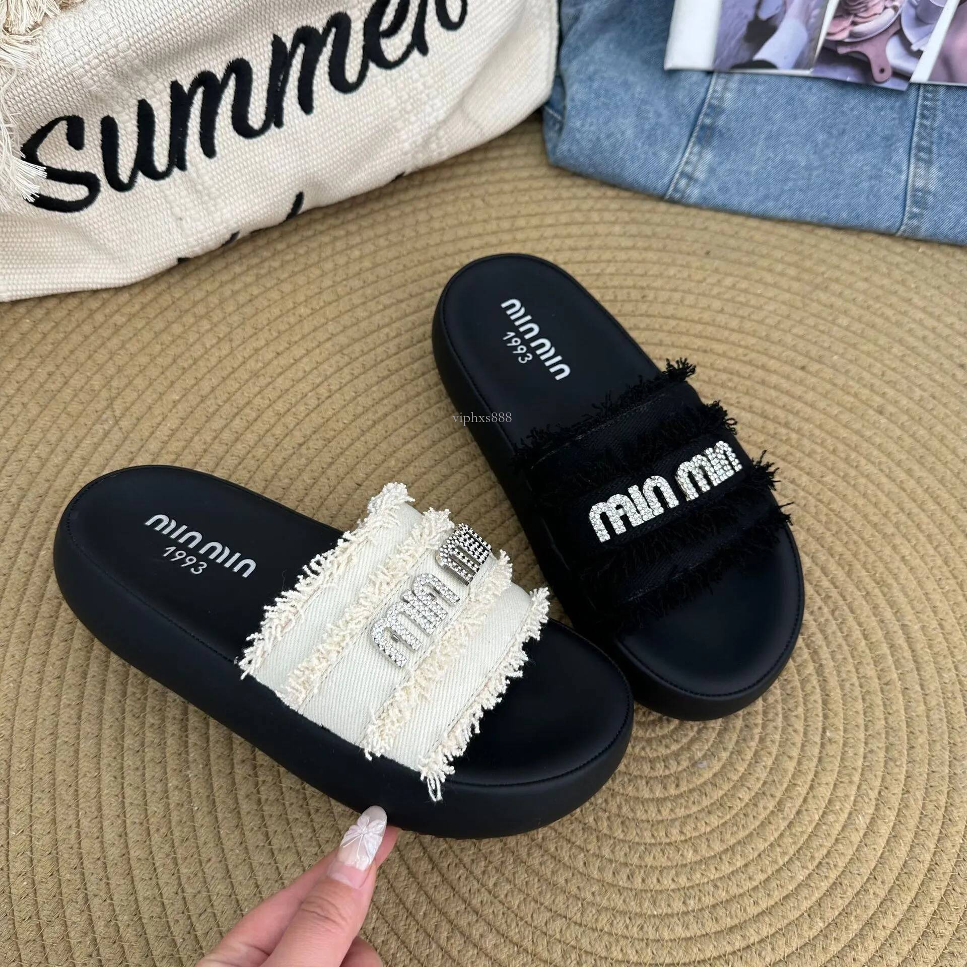 Free shipping designer Slippers Platform Outdoor beach sandals for women Silver buckle Slipper fashion Casual home flat sandals sliders slide outdoor 