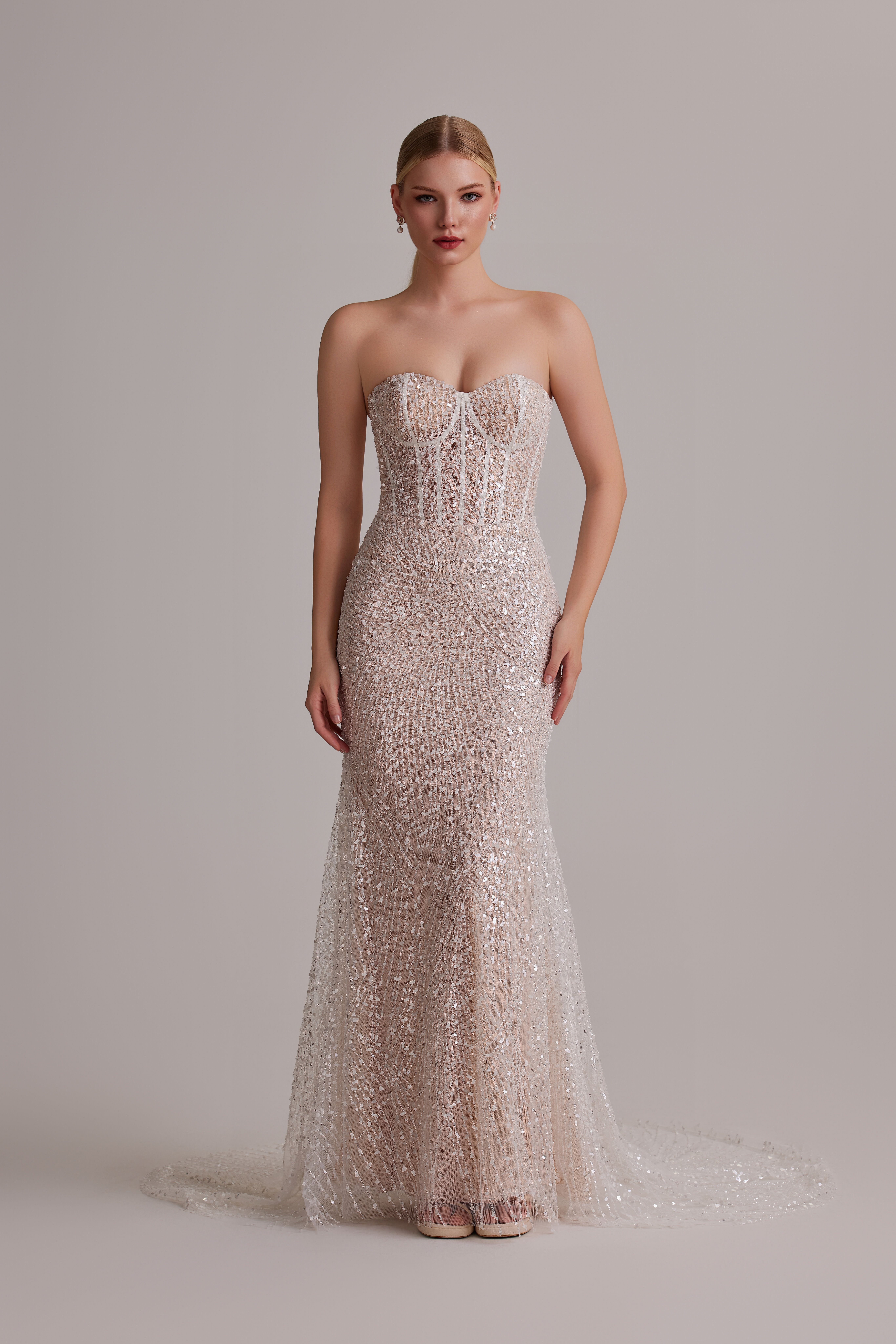 Exquisite strapless fishtail wedding dress, interwoven with sequins for romance