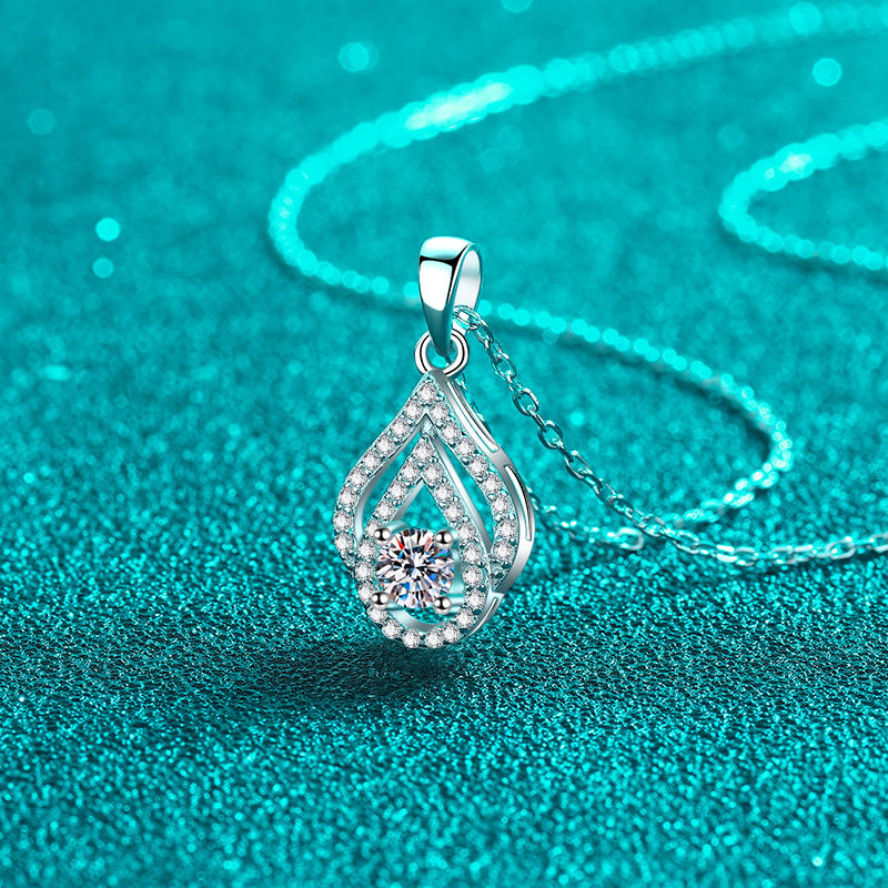 Elegant Women's Clavicle Chain Neckwear Crafted from Genuine .925 Silver Highlighting Aesthetic Drop Design