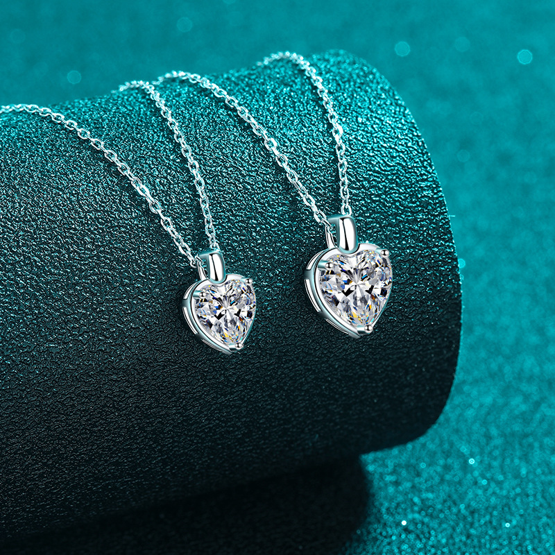 925 Sterling Silver Minimalist Heart Shaped Moissanite Pendant Necklace Sweet Love Collarbone Chain Hypoallergenic Jewelry for Women