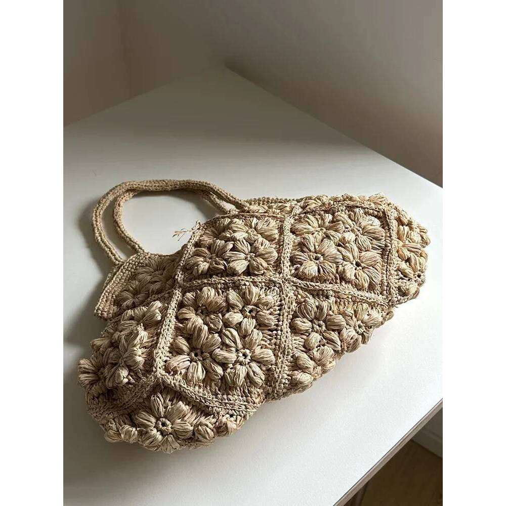 Designer Bag New French Handmade Lafite Grass Hollowed Out Woven Flower Petal Pattern Portable Women S Seaside Vacation Fashion Bag Trend
