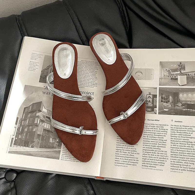 Free Shipping New Slides Designer Slippers Outdoor Beach Men Sandals 2025 Home Outdoor Breathable Non Slip Flat Sandals
