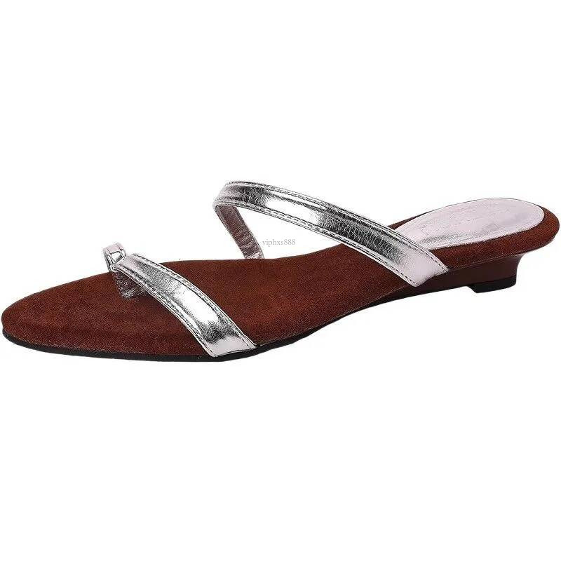 Free Shipping New Slides Designer Slippers Outdoor Beach Men Sandals 2025 Home Outdoor Breathable Non Slip Flat Sandals