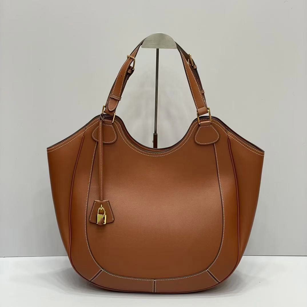 New designer Meo Bag In Supple Leather Luxury Designer Gold Hardware Handbag Zipped Pocket Tote Bag Adjustable Handle Shoulder Bag Women Casual Shopping Clutch Bag