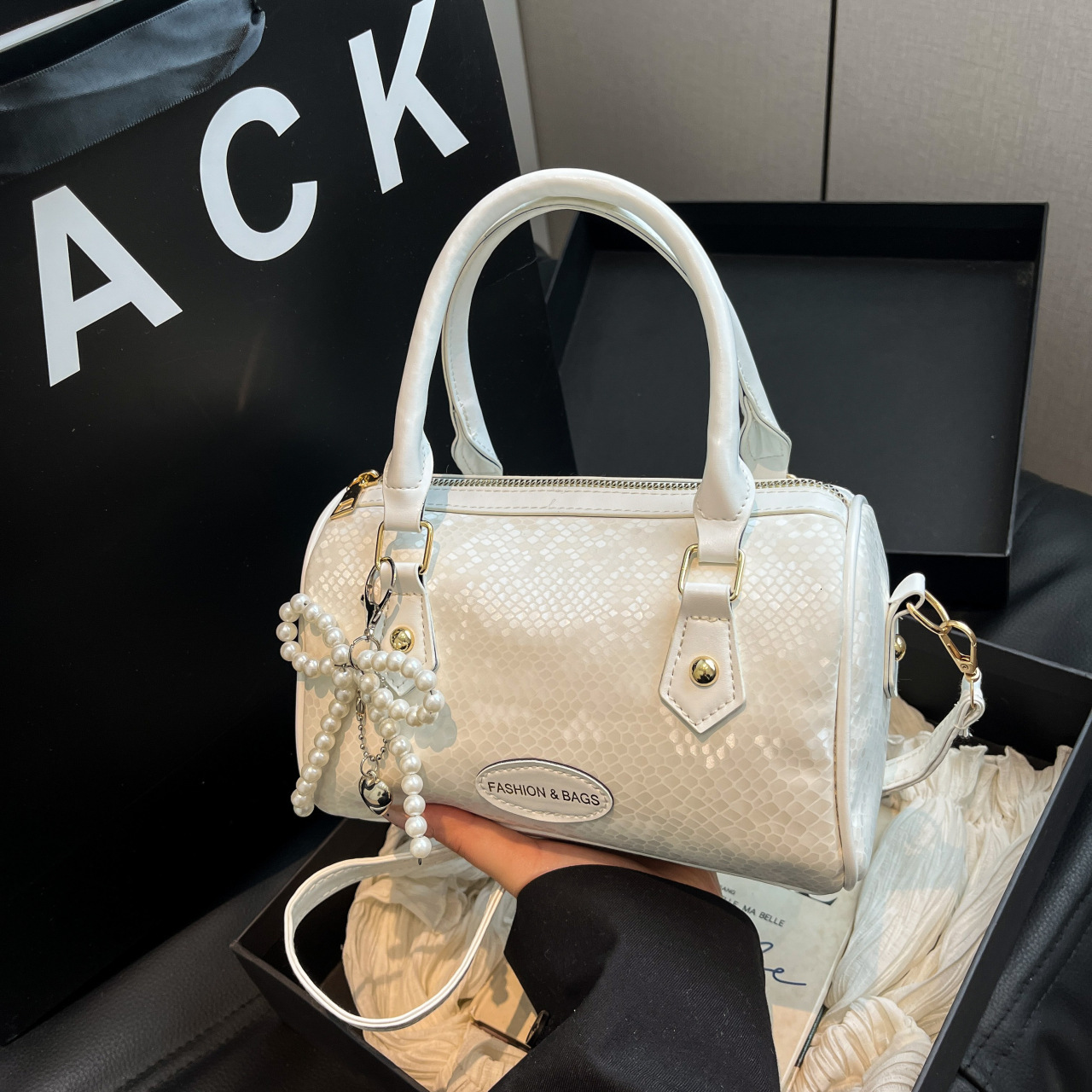 Fashion fashion fashion handbag summer new fashion shoulder bag texture simple fashion crossbody bag designer women s fashion handbag