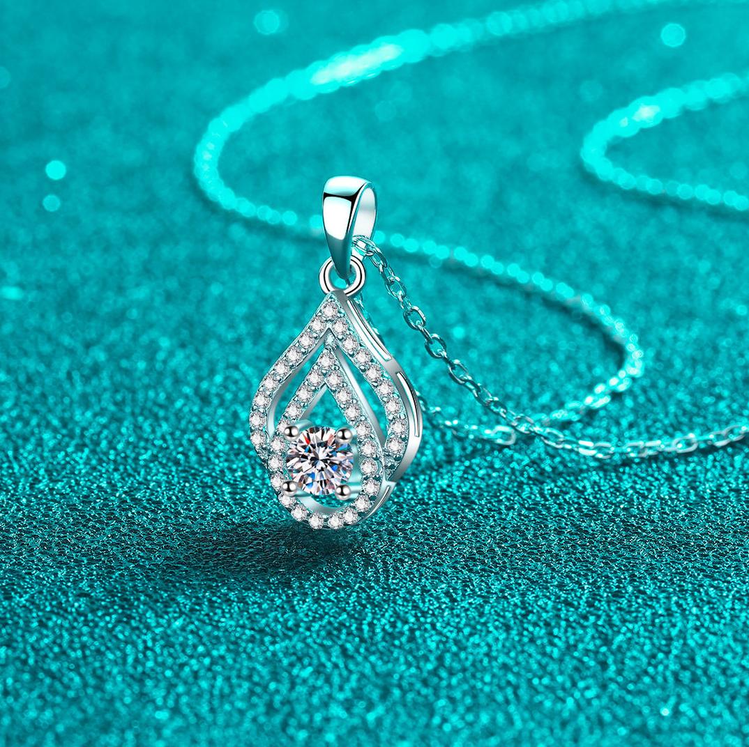Elegant Women's Clavicle Chain Neckwear Crafted from Genuine .925 Silver Highlighting Aesthetic Drop Design