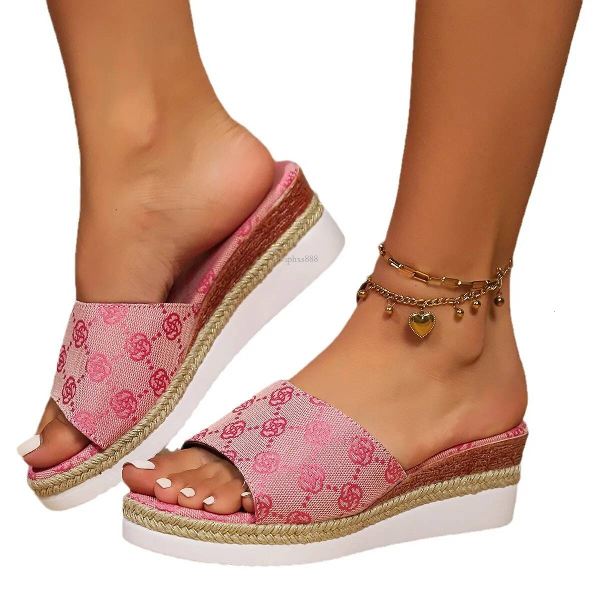 Free Shipping 2025 New Slides Designer Outdoor Beach Slippers Womans Sandals Platform Shoes Indoor Home Outdoor Women Wedges