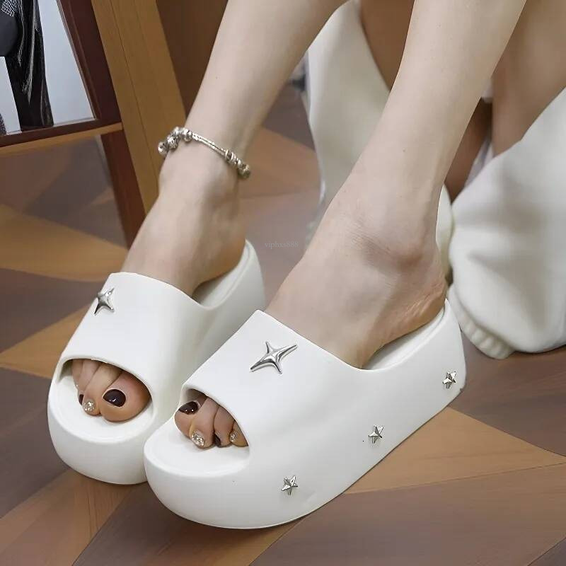 New Free Summer Fashionable Thick Soled Height Increasing Slippers Outdoor Beach Black And White Designer Women Sizes 36-40