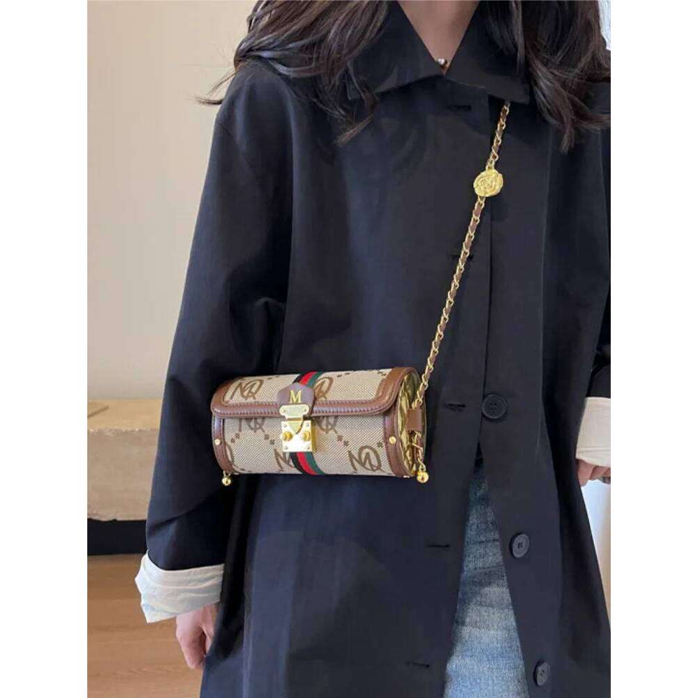 Light brand-name high-end designer female 2025 new spring and summer niche shoulder messenger cylinder bag