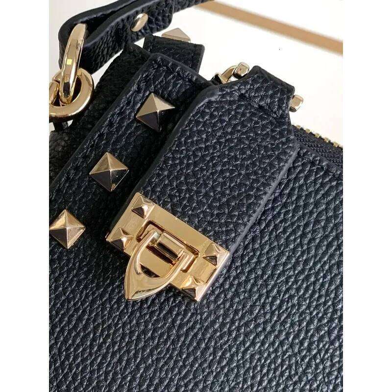 Hot Selling Stud Rivet Designer Black Design Small Crossbody Bag Fashion Leather Shoulder Messenger Women Purses And Handbags