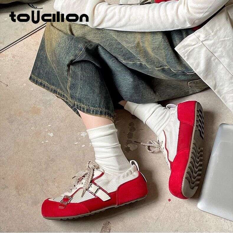 Designer Women's Shoes Are Lightweight Comfortable With A Slanted Buckle For Personalized Casual Flat Shoes Fashionable And Trendy Shoes, And Lac