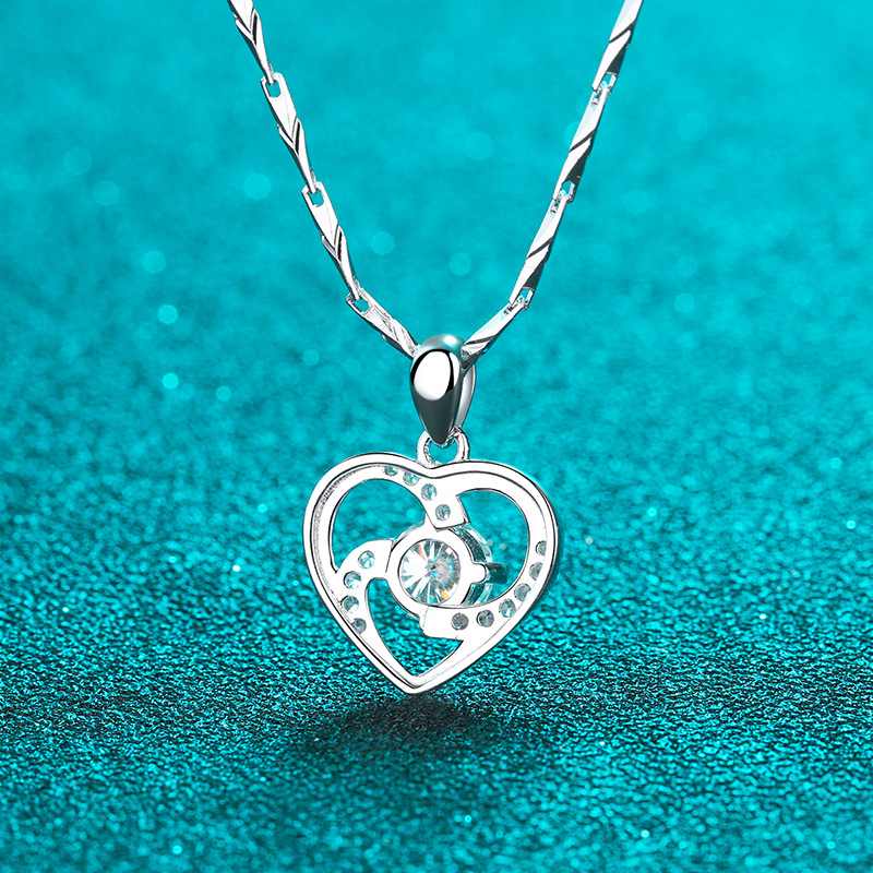 925 Sterling Silver Heart Shaped Moissanite Pendant Necklace Short Dainty Collarbone Chain Hypoallergenic Elegant Jewelry Wholesale Supply