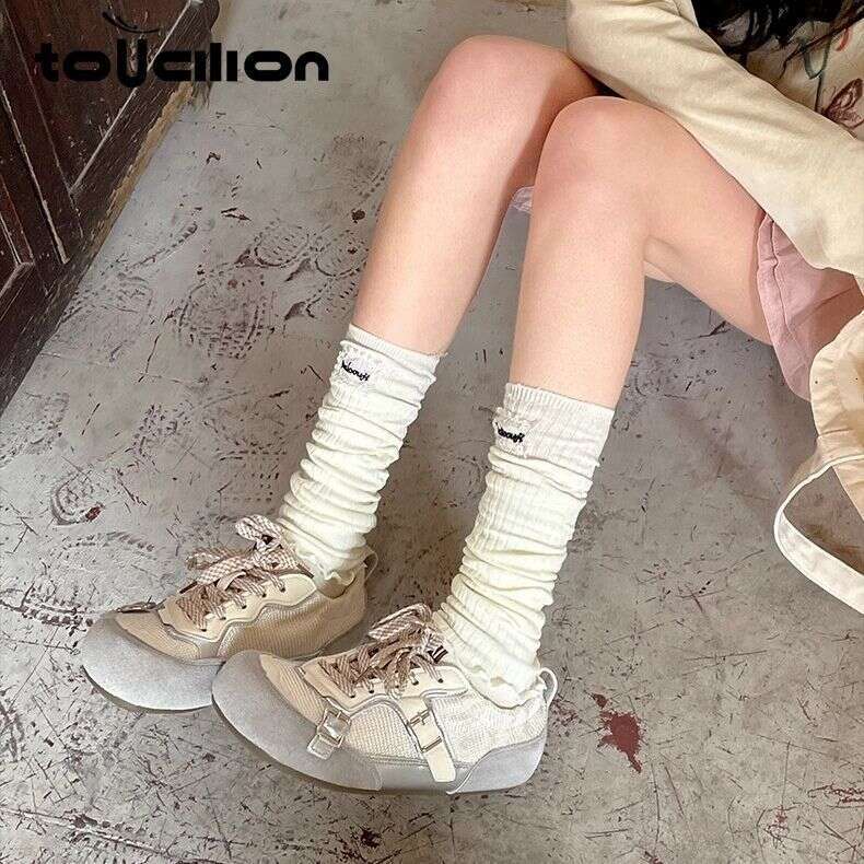 Designer Women's Shoes Are Lightweight Comfortable With A Slanted Buckle For Personalized Casual Flat Shoes Fashionable And Trendy Shoes, And Lac