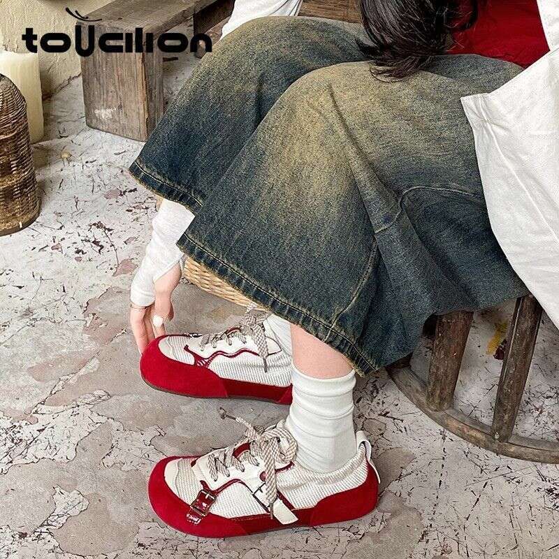 Designer Women's Shoes Are Lightweight Comfortable With A Slanted Buckle For Personalized Casual Flat Shoes Fashionable And Trendy Shoes, And Lac