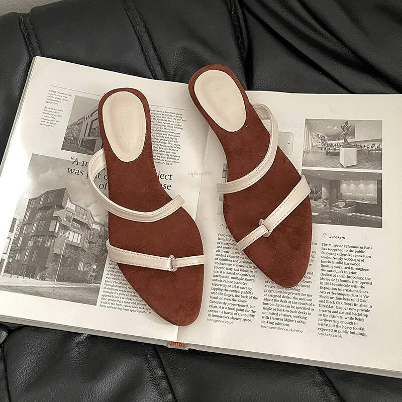 Free Shipping New Slides Designer Slippers Outdoor Beach Men Sandals 2025 Home Outdoor Breathable Non Slip Flat Sandals