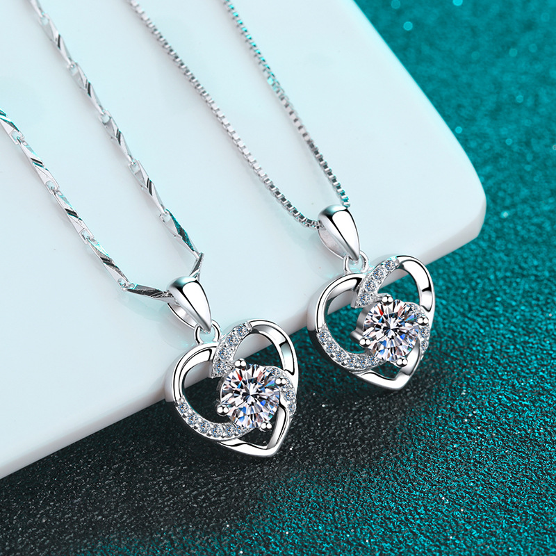 925 Sterling Silver Heart Shaped Moissanite Pendant Necklace Short Dainty Collarbone Chain Hypoallergenic Elegant Jewelry Wholesale Supply