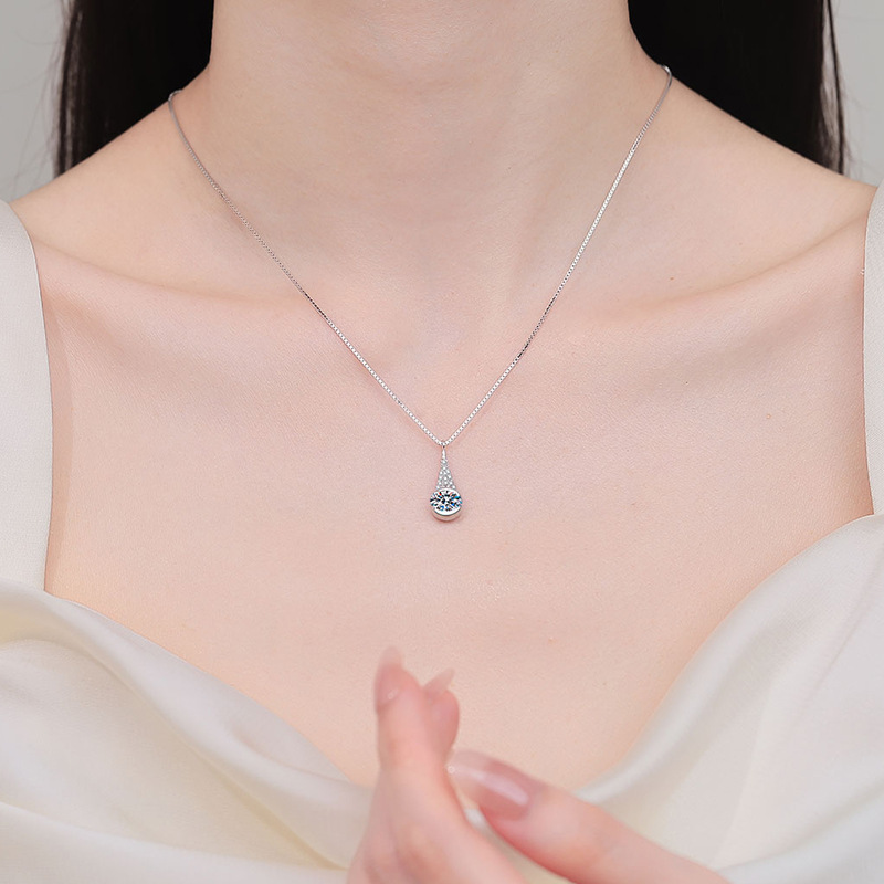 Chic S925 Sterling Silver Moissanite Chain Necklace With Sleek Aquatic-Drop Accent