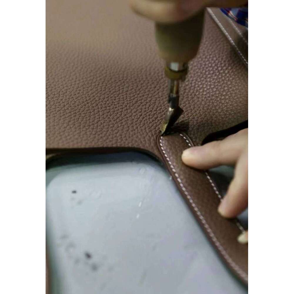 Designer Bag Hand Ed Wax Line Cowhide Bucket Lychee Grain Leather Large Capacity Commuter Handbag Fashion Casual Women S