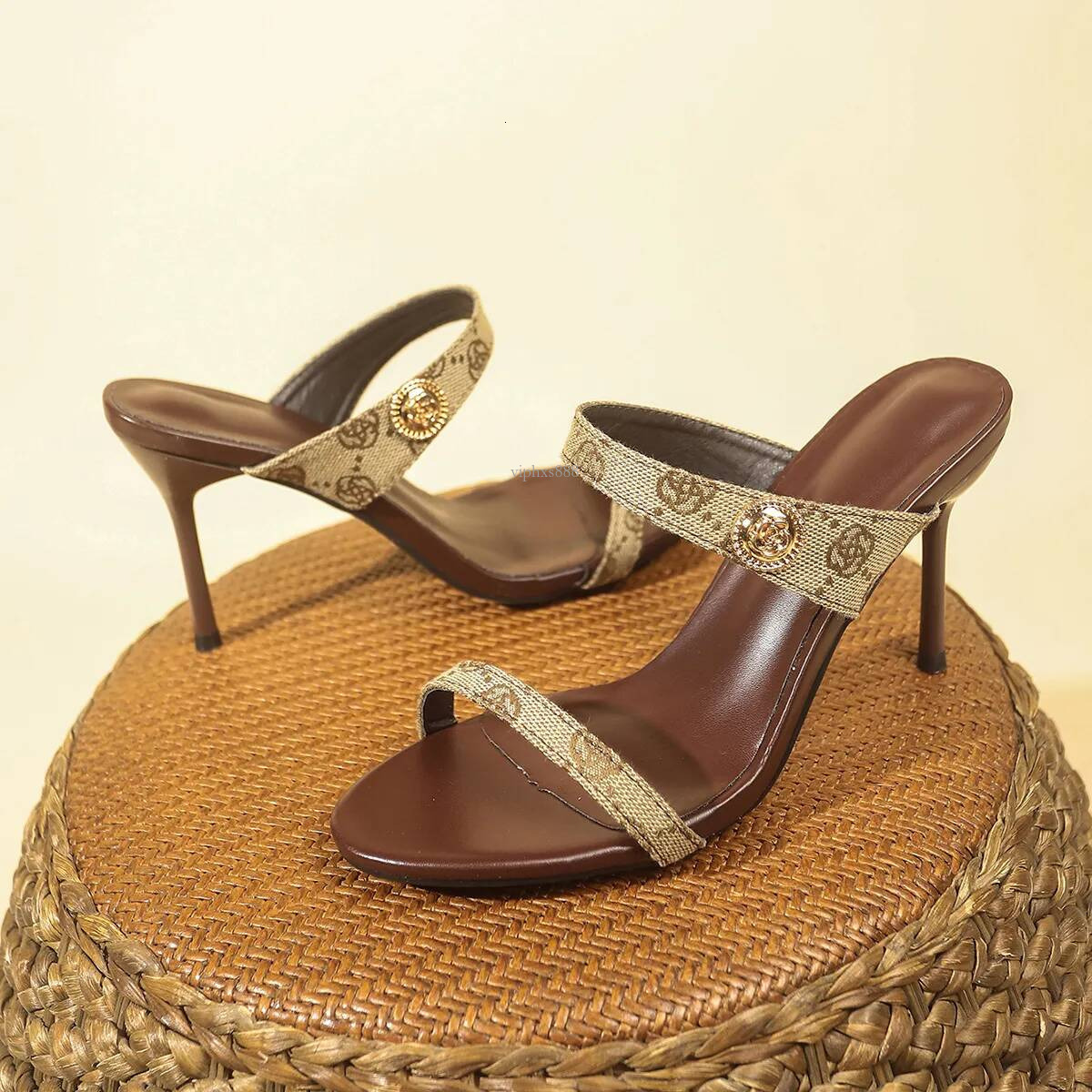 2025s Free Shipping New Dress Shoes Designer Shoes For Womans Brown Khaki Summer New Outdoor Beach Fashionable Sandals Size 34-42