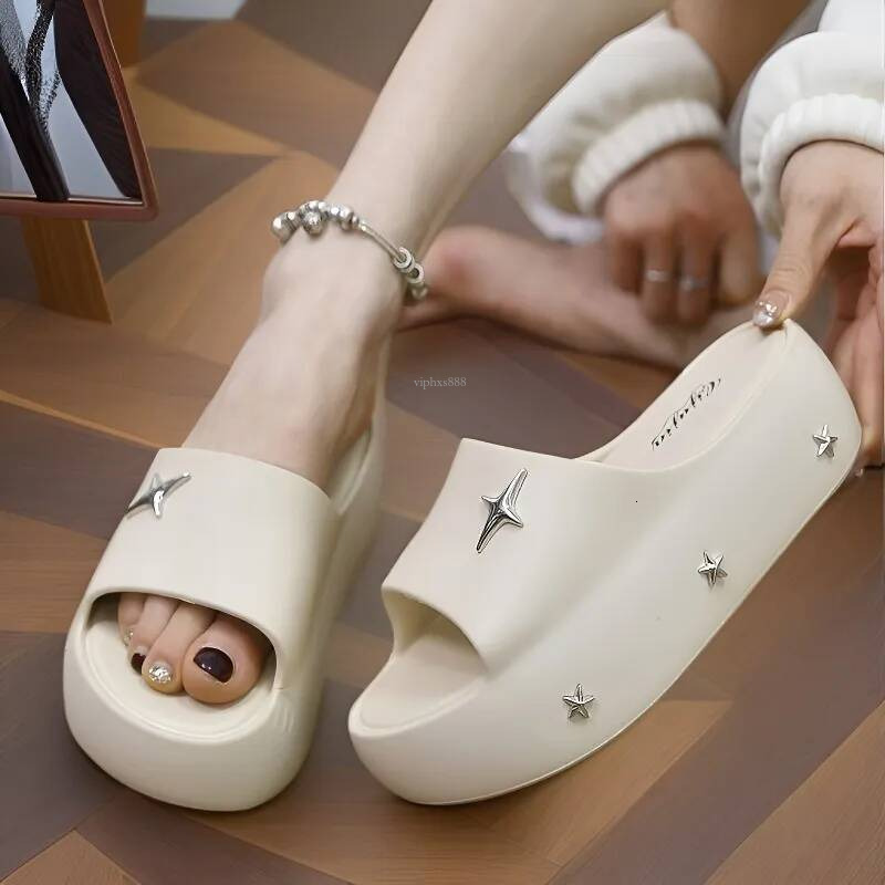 New Free Summer Fashionable Thick Soled Height Increasing Slippers Outdoor Beach Black And White Designer Women Sizes 36-40