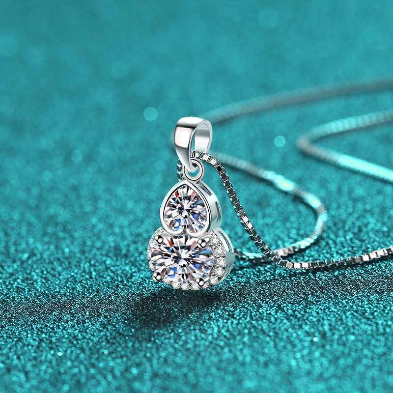 925 Sterling Silver Moissanite Heart Pendant Necklace Gourd Shape Chinese Style Necklace for Women Elegant and Unique Design