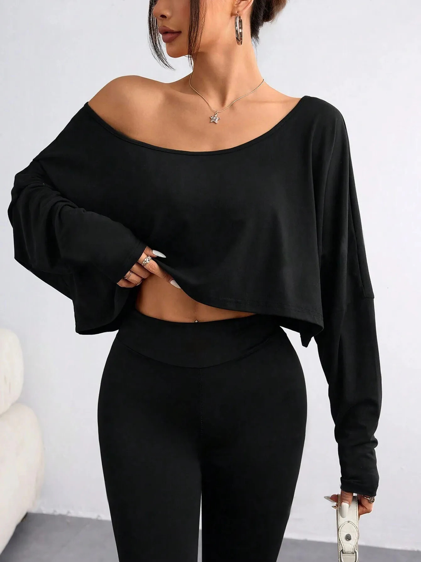 Solid color oblique shoulder loose casual long sleeves Fashion sexy womens T-shirt Spring short tops-Loose and casual 250527