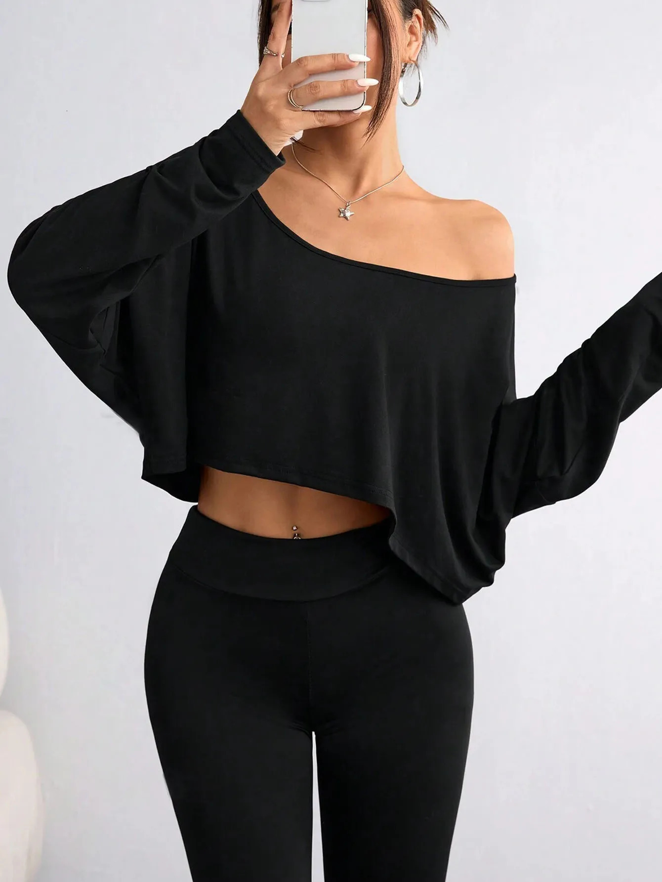 Solid color oblique shoulder loose casual long sleeves Fashion sexy womens T-shirt Spring short tops-Loose and casual 250527