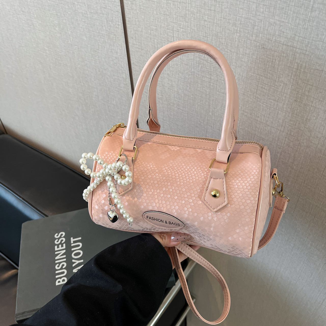Fashion fashion fashion handbag summer new fashion shoulder bag texture simple fashion crossbody bag designer women s fashion handbag