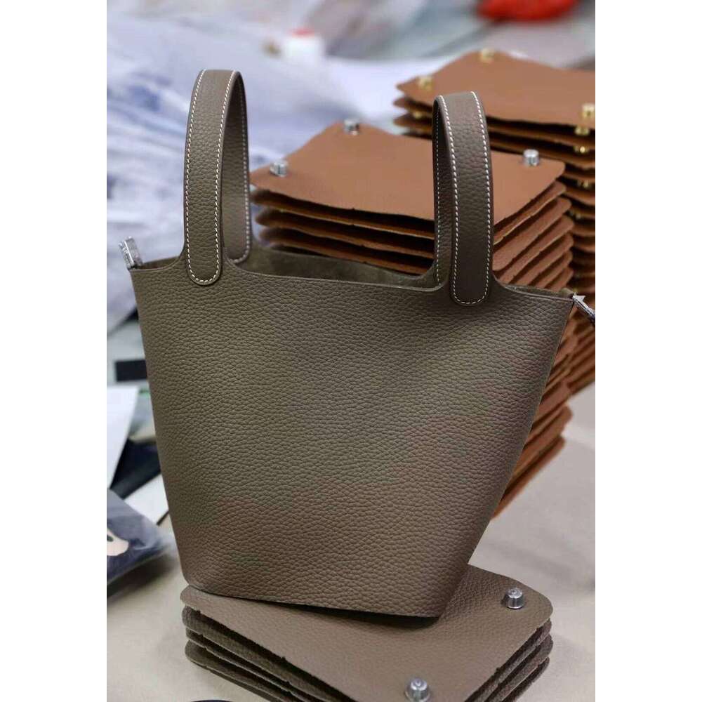 Designer Bag Hand Ed Wax Line Cowhide Bucket Lychee Grain Leather Large Capacity Commuter Handbag Fashion Casual Women S