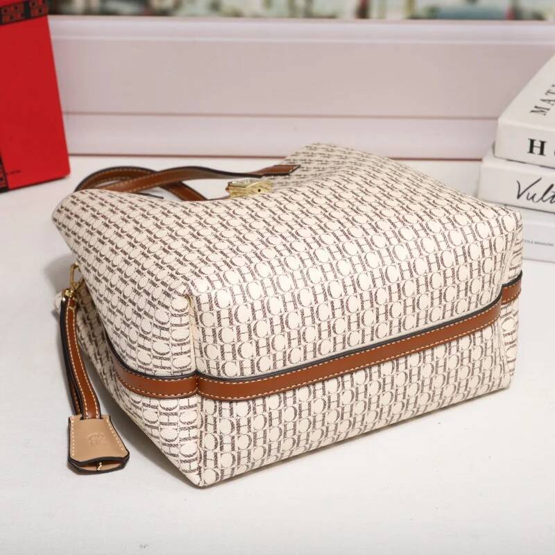 CH Premium Versatile Leather Crossbody Large Capacity Daily Commuter Tote Bag Letter Print Design Ladies Fashion