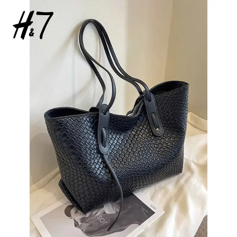 Vintage Diamond Woven Large Capacity Bag Womens Autumn and Winter Fashion Tote Bag Travel Shoulder Package Handbags 250530