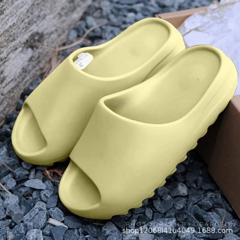 New Free Delivery Summer Fashion Outdoor Sports Slippers White Green Designer Outdoor Beach Women Sizes 36-41