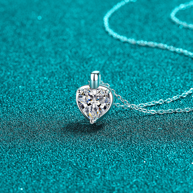 925 Sterling Silver Minimalist Heart Shaped Moissanite Pendant Necklace Sweet Love Collarbone Chain Hypoallergenic Jewelry for Women