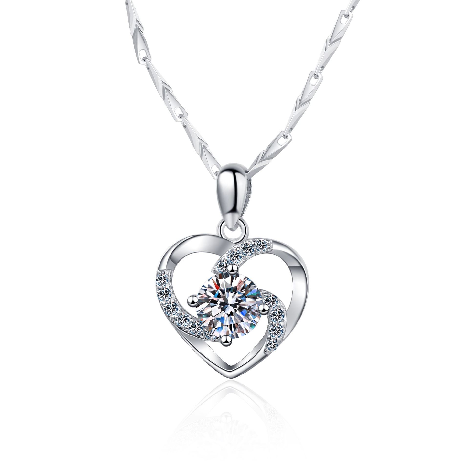 925 Sterling Silver Heart Shaped Moissanite Pendant Necklace Short Dainty Collarbone Chain Hypoallergenic Elegant Jewelry Wholesale Supply