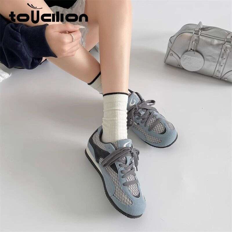 Small And Lightweight Retro Versatile Thick Soled Forrest Training Shoes For Women, 2025 New Summer Lightweight Casual Sports Shoes, Designer Women�