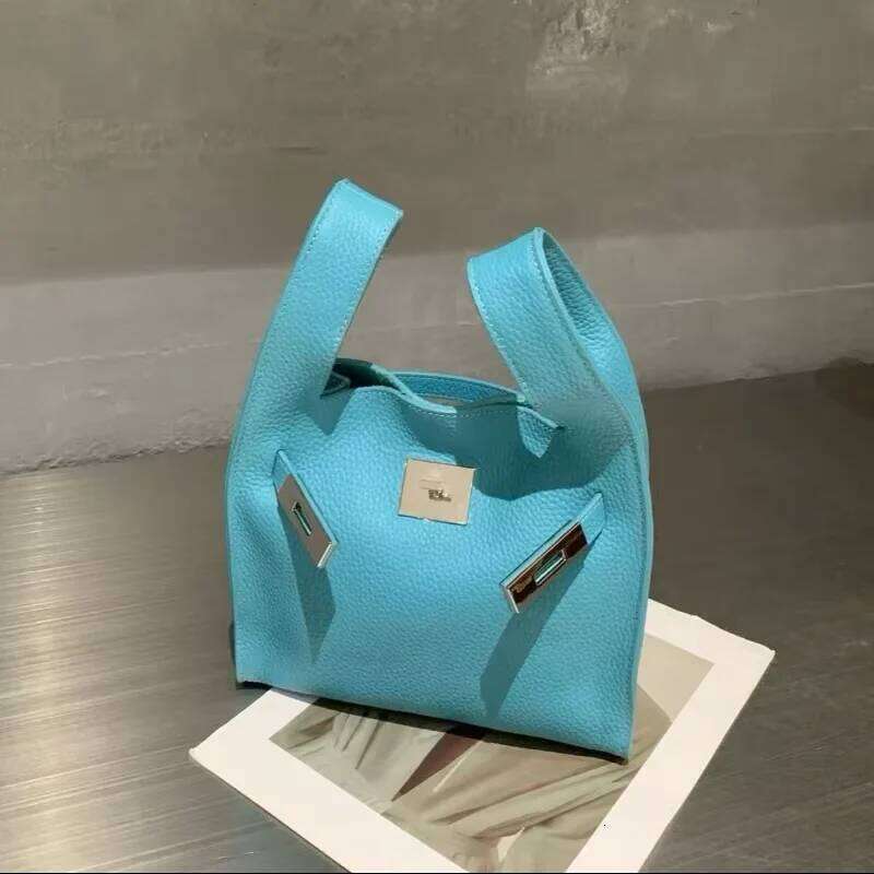 Designer Bag Brand Handbag Fashion Texture Simple Solid Color Versatile Tote Soft Leather Sier Lock Underarm Shoulder Bucket Bag