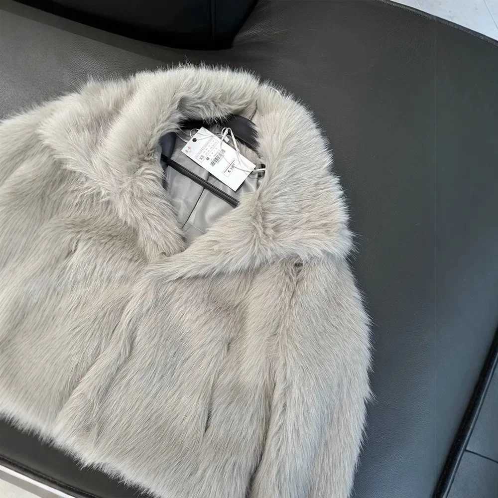 2024 Women Fashion Cropped Faux Fur Jacket Coat Long Sleeve Front Snap-button Female Outerwear Chic Lapel Collar Thick CoatT251201