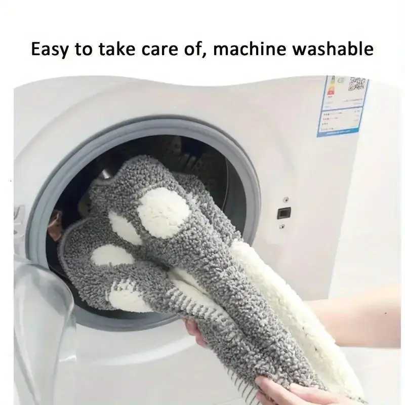 Cute Footprints Big Feet Bath Mats Pads Cartoon Style Toilet Non-slip Rug for Bathro Carpet Floor Super Absorbent Mat Foot Rug H251129