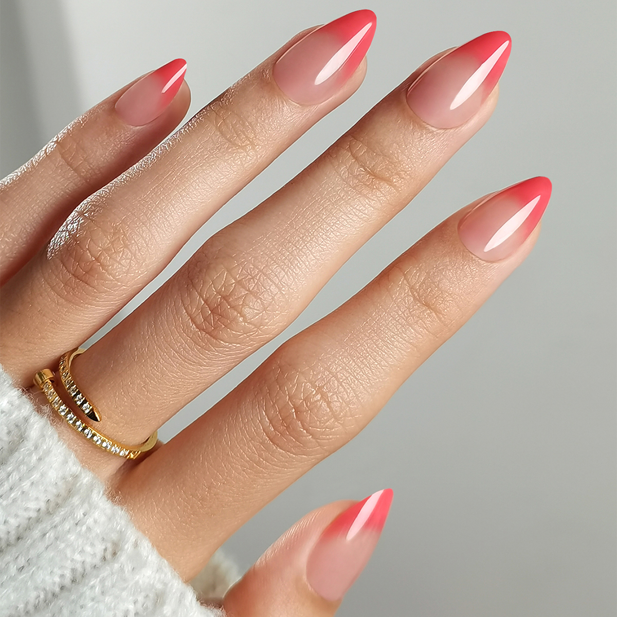 24 pieces of short almond-shaped nails, white and personalized sky blue French smudged manicure, gradient blue press-on fake nails, suitable for girls