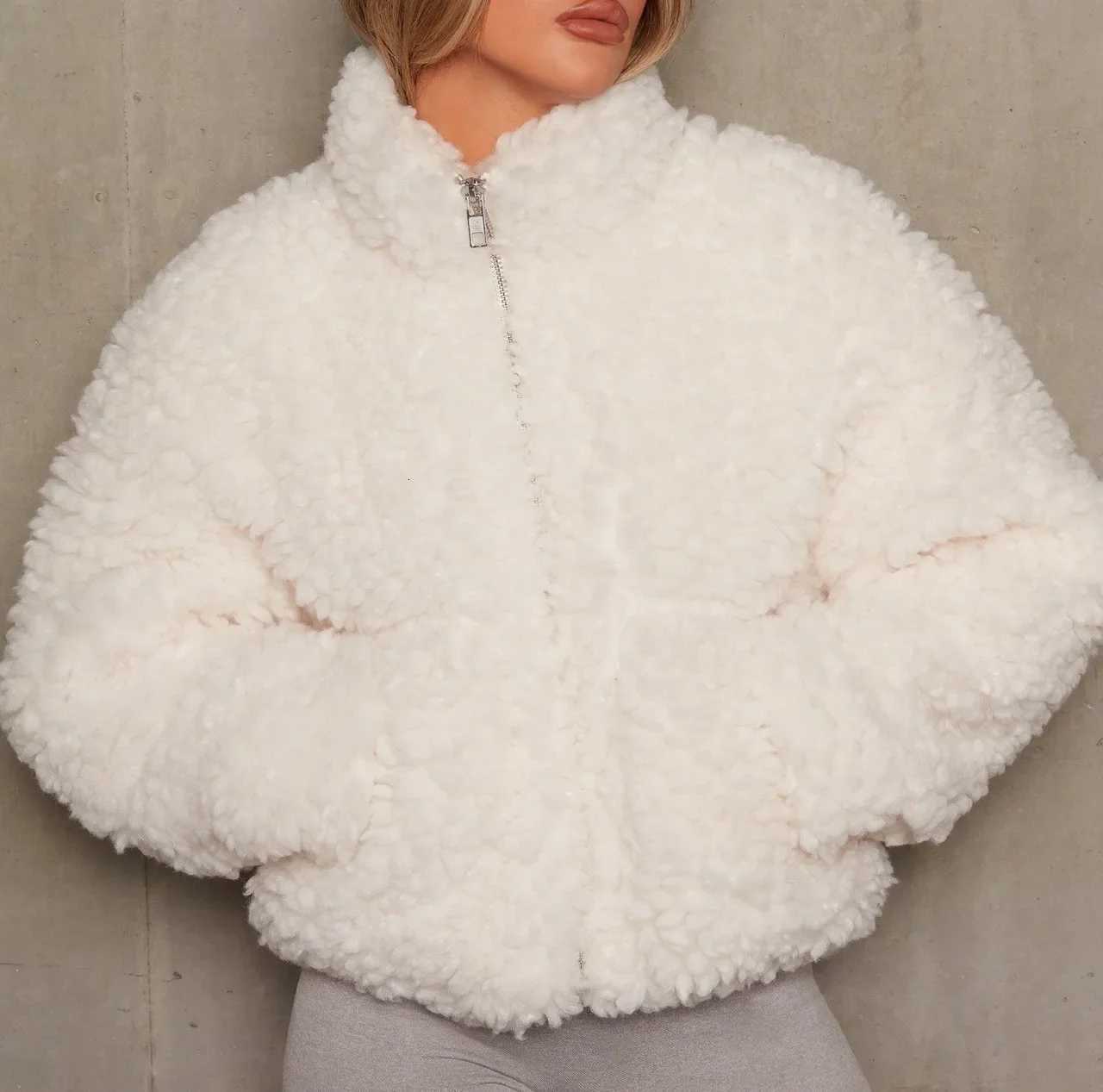 2025 Autumn Winter Women Fur Coat Women Clothing New Warm Thicken Coat Plush Cardigan Short Jacket Lamb Wool Coat Women OutwearT251201